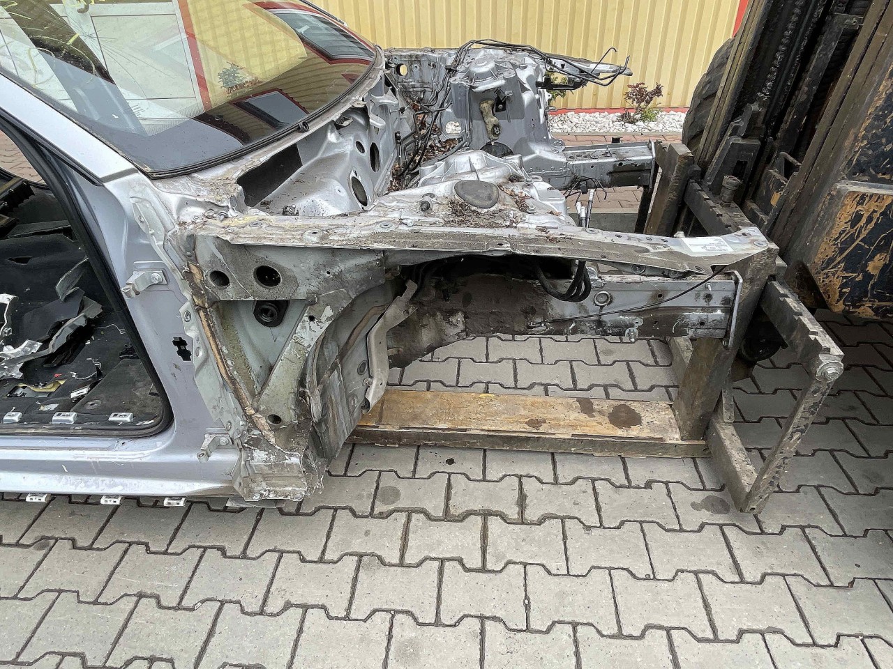 LONJERON DREAPTA AUDI A6 A6 - - (2015 2018)