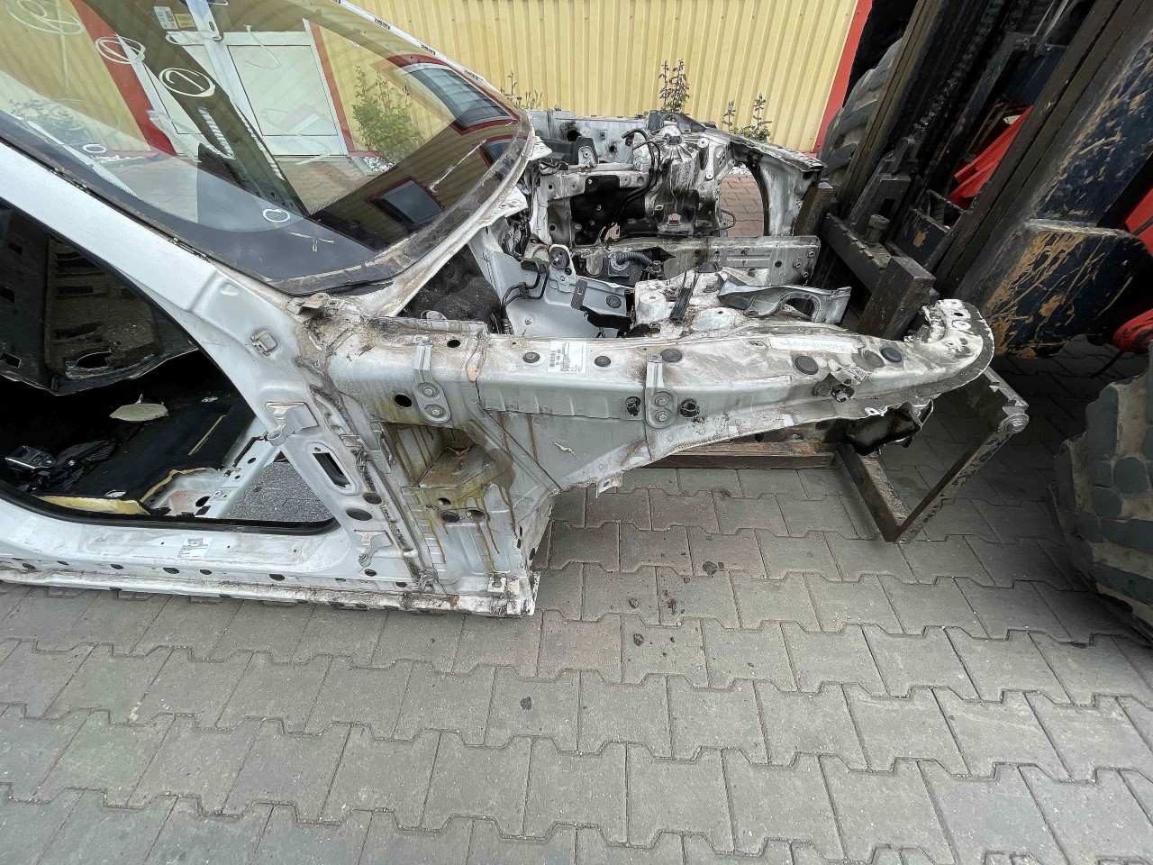 LONJERON DREAPTA BMW SERIA 5 F 10 - - (2014 2017)