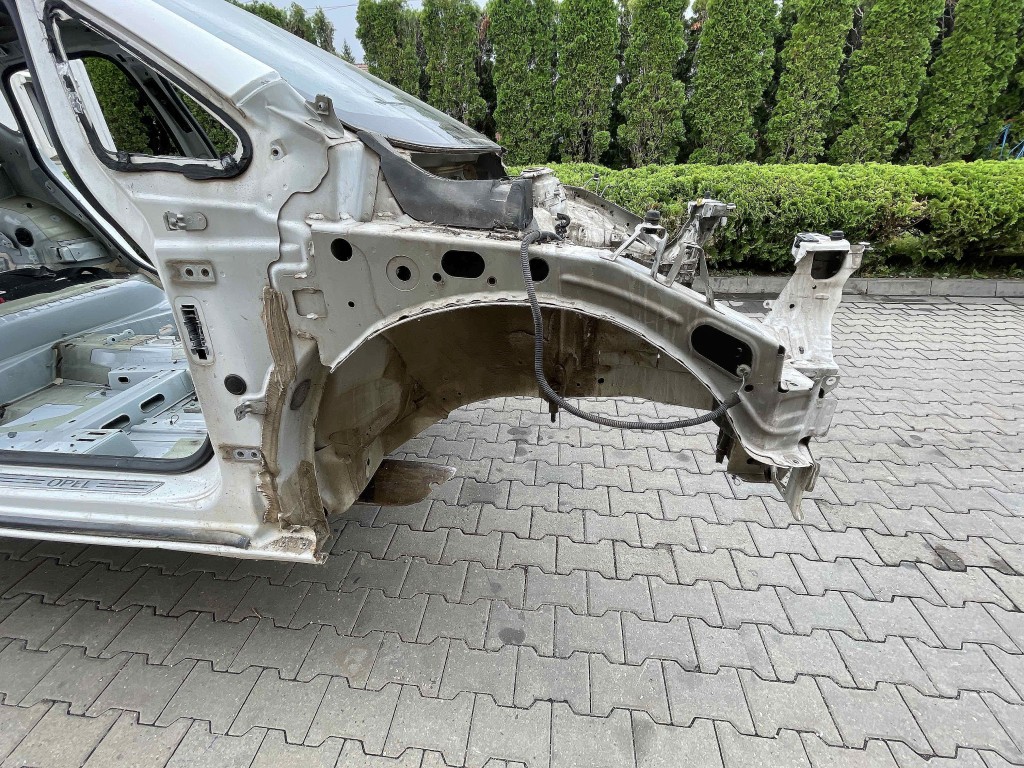 LONJERON DREAPTA OPEL ASTRA J - - (2009 2012)
