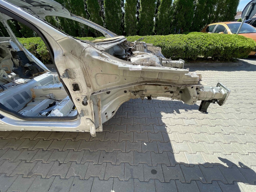 LONJERON DREAPTA VOLVO XC 60 - - (2008 2013)