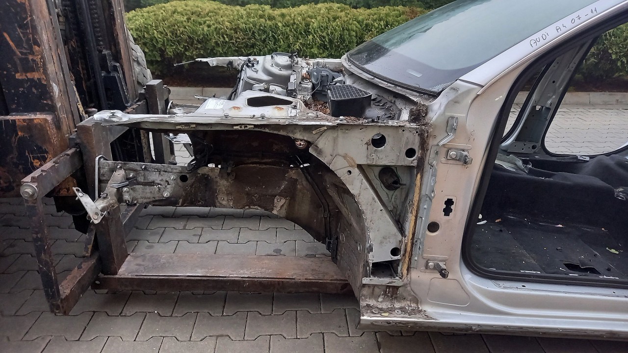 LONJERON STANGA AUDI A4 A4 - - (2007 2011)