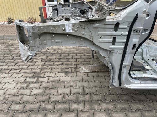 LONJERON STANGA NISSAN NAVARA - - (2015 2019)
