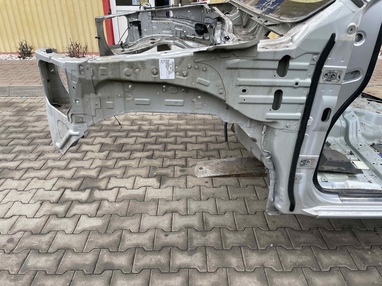 LONJERON STANGA NISSAN NAVARA NAVARA - - (2015 2019)