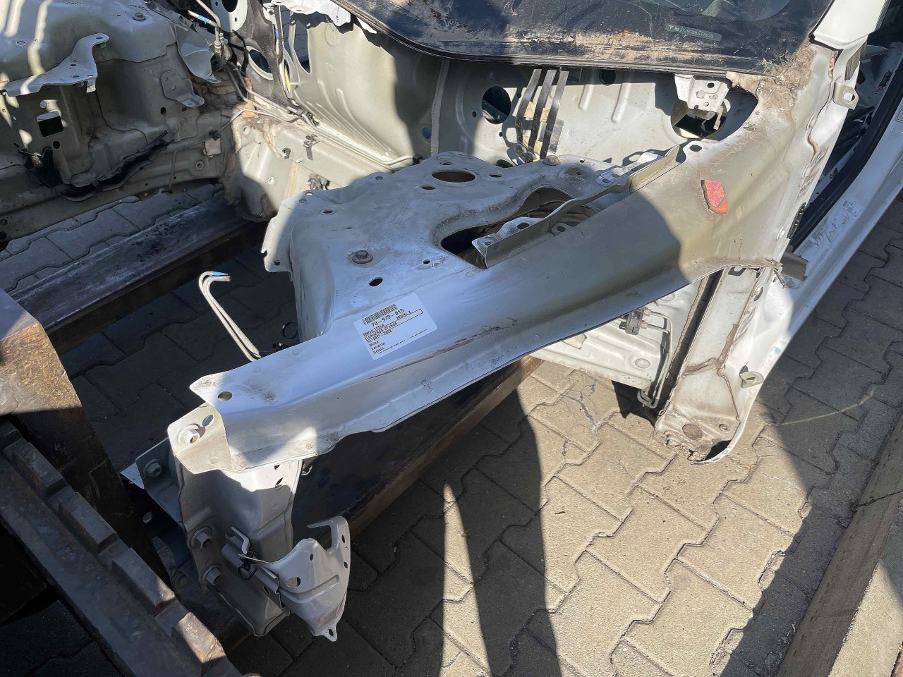 LONJERON STANGA TESLA MODEL 3 - - (2017 2023)