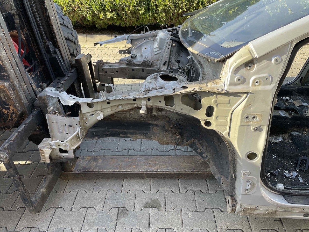 LONJERON STANGA TOYOTA AVENSIS - - (2012 2015)