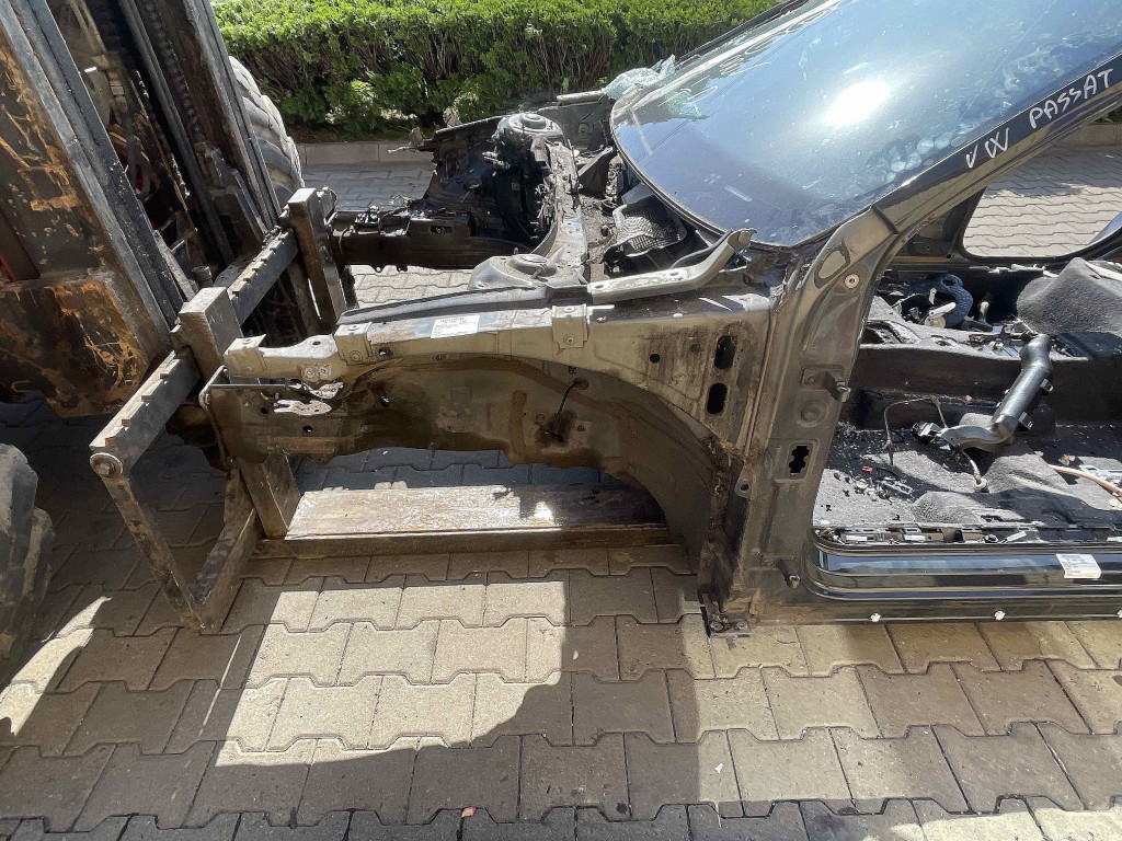 LONJERON STANGA VW PASSAT - - (2014 2019)