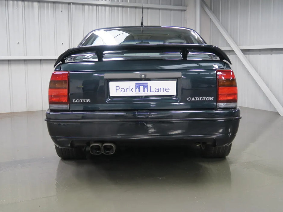 Lotus Carlton de vanzare