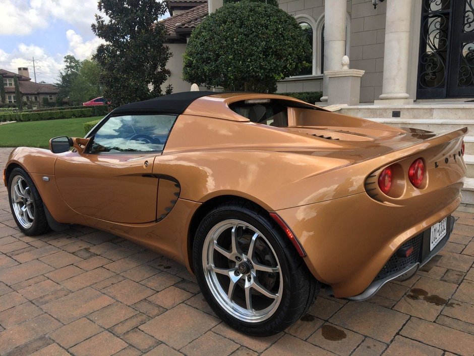 Lotus Elise declarat dauna totala