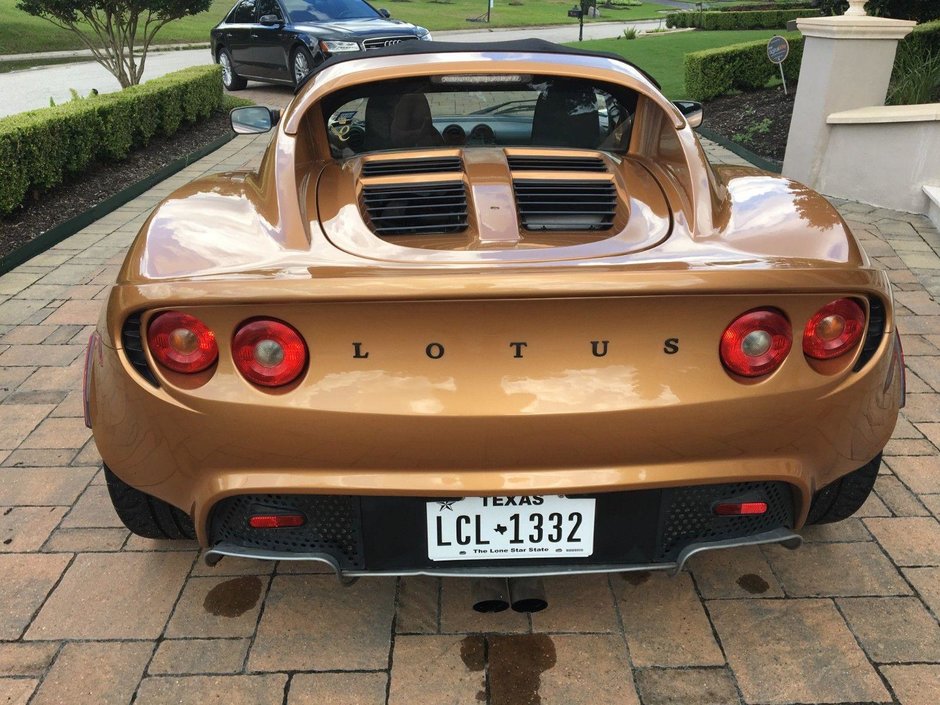 Lotus Elise declarat dauna totala