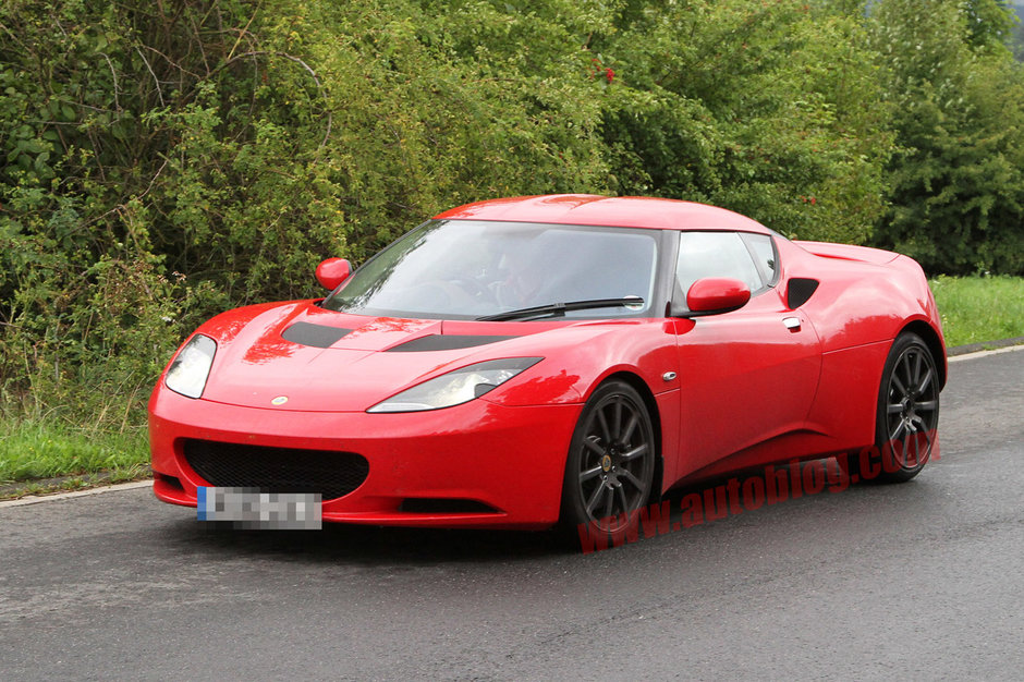 Lotus Evora S arata demential in rosu!