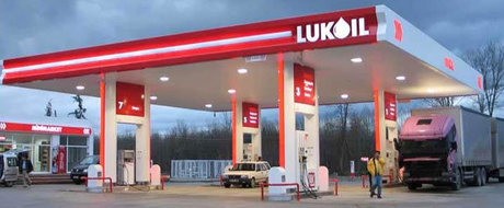 Lukoil a ieftinit benzina