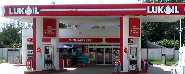 Lukoil a ieftinit carburantii