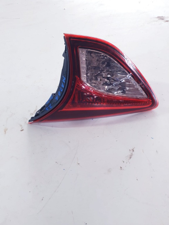 Lumina ceata stanga Mazda