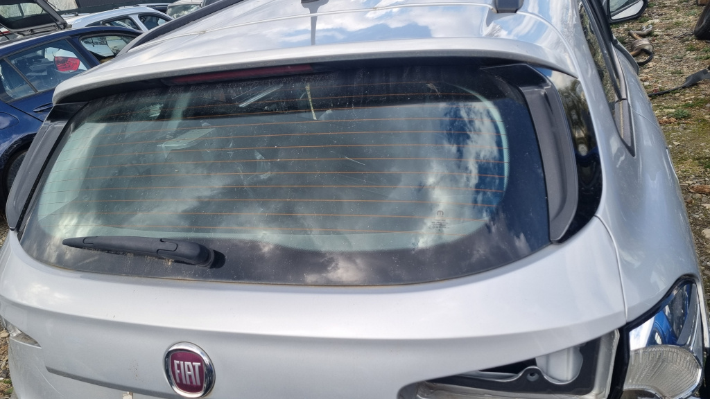 Luneta Fiat Tipo 2018, BREAK