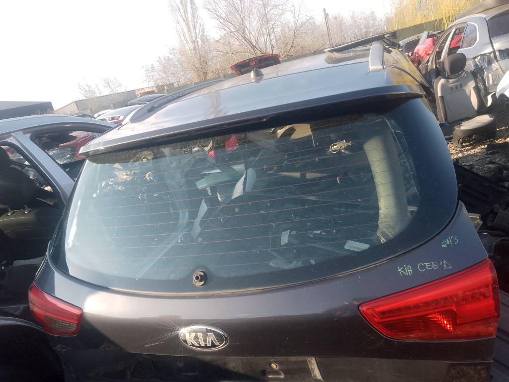 Luneta Kia Ceed - Motorina 2013, -