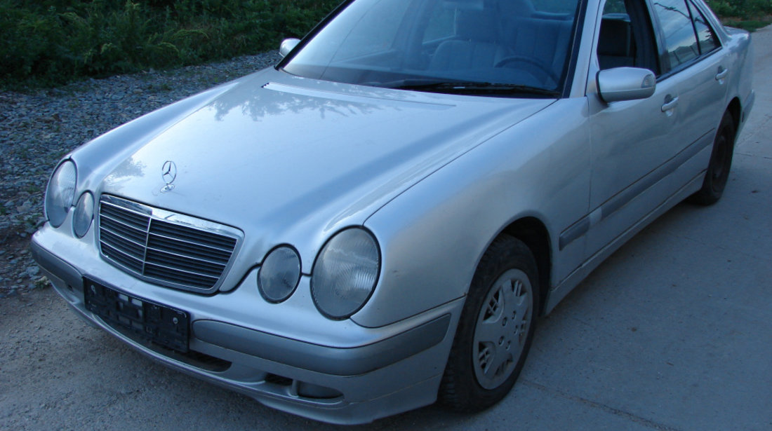 Luneta Mercedes-Benz E-Class W210/S210 [facelift] [1999 - 2002] Sedan E 200 CDI AT (115hp) 2.2 CDI