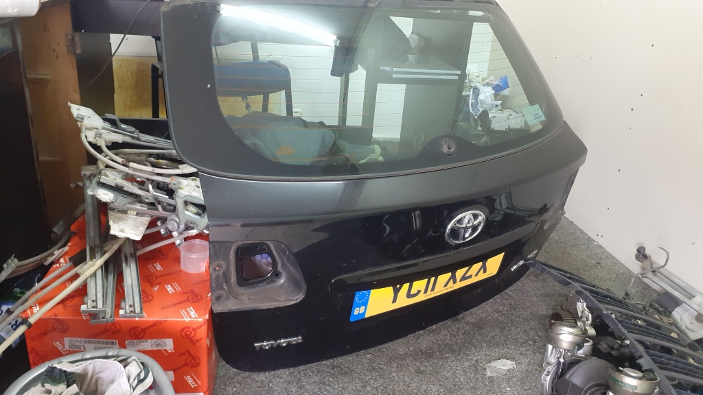 Luneta spate Avensis T27 2009 2010 2011 2012 2013 2014 Break SW combi
