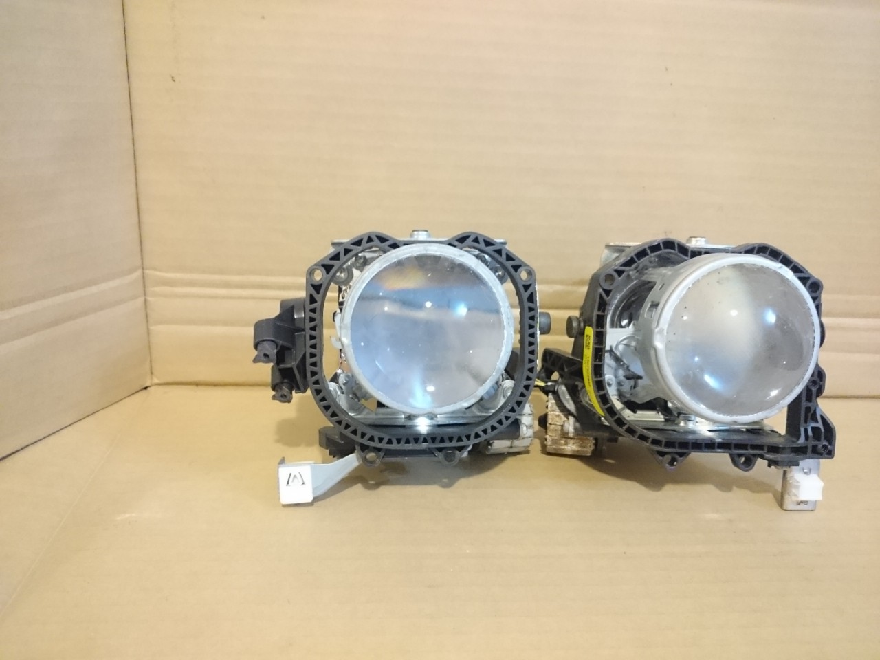 Lupe Bi Xenon BMW 3 E90 E91 E92 E93 M-PAKIET (2005-2014) cod 1305310237