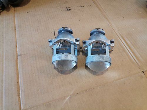 Lupe far Xenon Audi A4 B9 Avant cod 1305323624