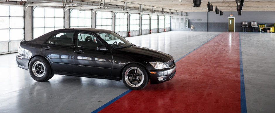 Lupul in blana de oaie: Un Lexus IS cu 1.100+ CP la roti Lupul in blana de oaie: Un Lexus IS cu 1.100+ CP la roti