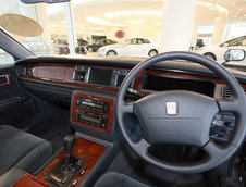 Lux japonez intr-o Toyota Century