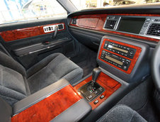 Lux japonez intr-o Toyota Century