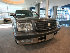 Lux japonez intr-o Toyota Century