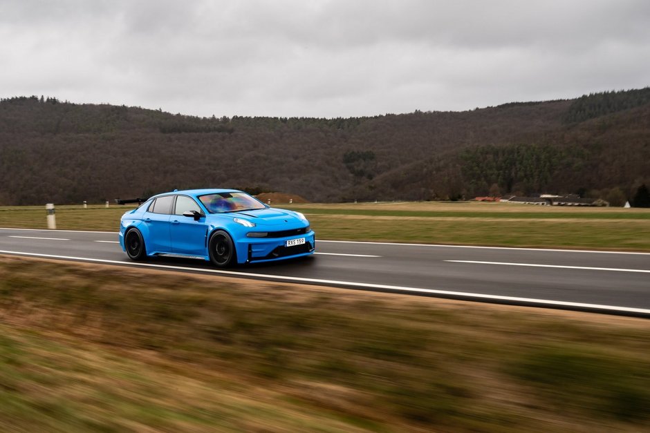 Lynk&Co 03 Cyan la Nurburgring