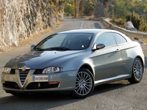 M-ar interesa o Alfa Romeo GT sau un Audi TT . Care din cele doua ar fi mai ok ? imi plac ambele , ce ati alege?