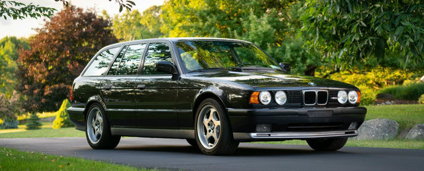 M5-ul E34 Touring cu numarul de sasiu 001 tocmai s-a vandut in SUA. Are 385.000 km la bord