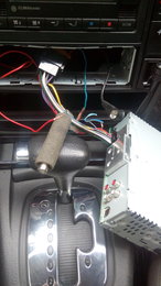 ma ajutati sa montez un casetofon vw passat?
