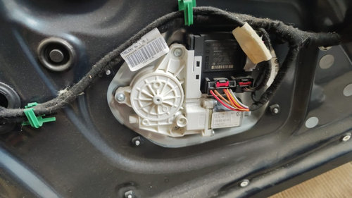 Macara cu modul usa fata dreapta Vw Golf 5 1.9 TDI combi cod motor BLS an 2009 cod 1K0959702AE / 1K0...