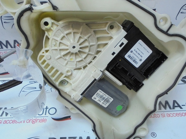 Macara cu motoras dreapta fata 5P0837402C, Seat Altea (5P1) (id:247958)