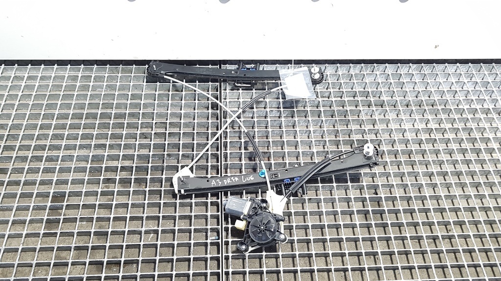 Macara cu motoras dreapta fata, Audi A3 Sedan (8VS, 8VM), 8V4837462