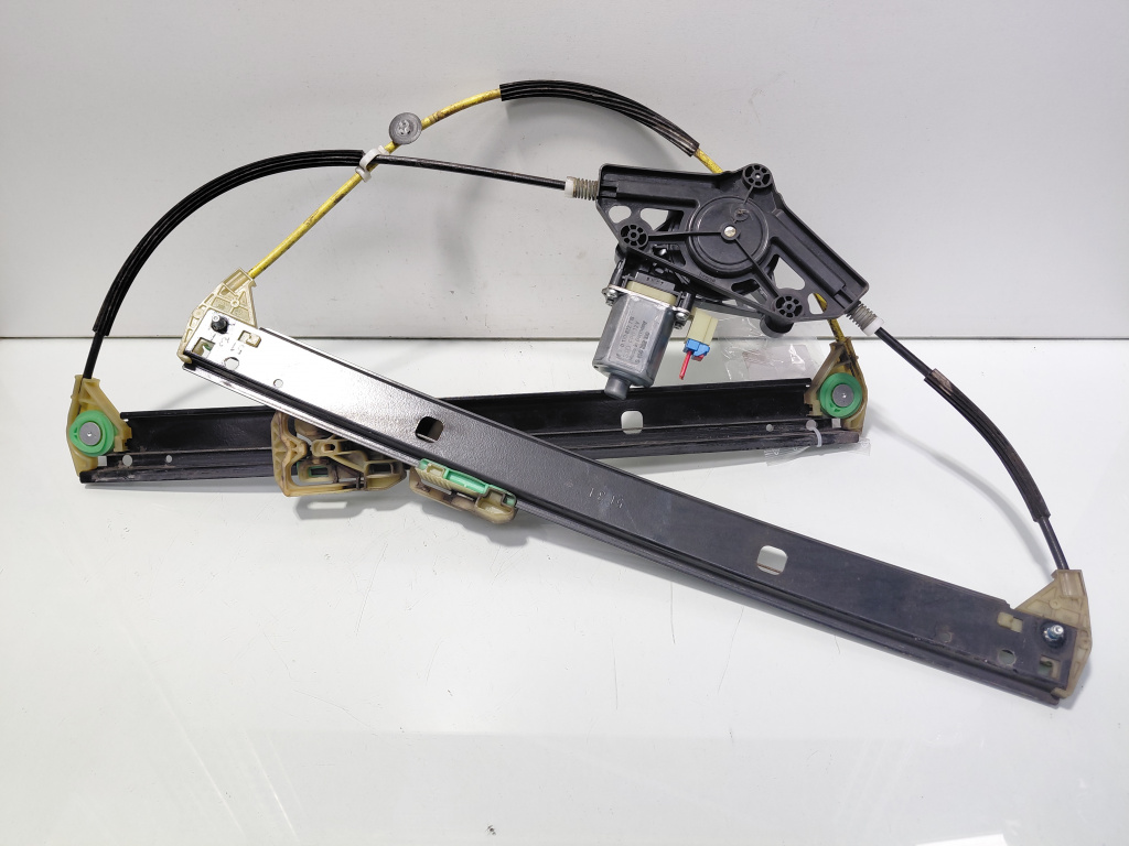 Macara cu motoras dreapta fata, cod 5E0837462, Skoda Octavia 3 Scout (5E5) (idi:697007)