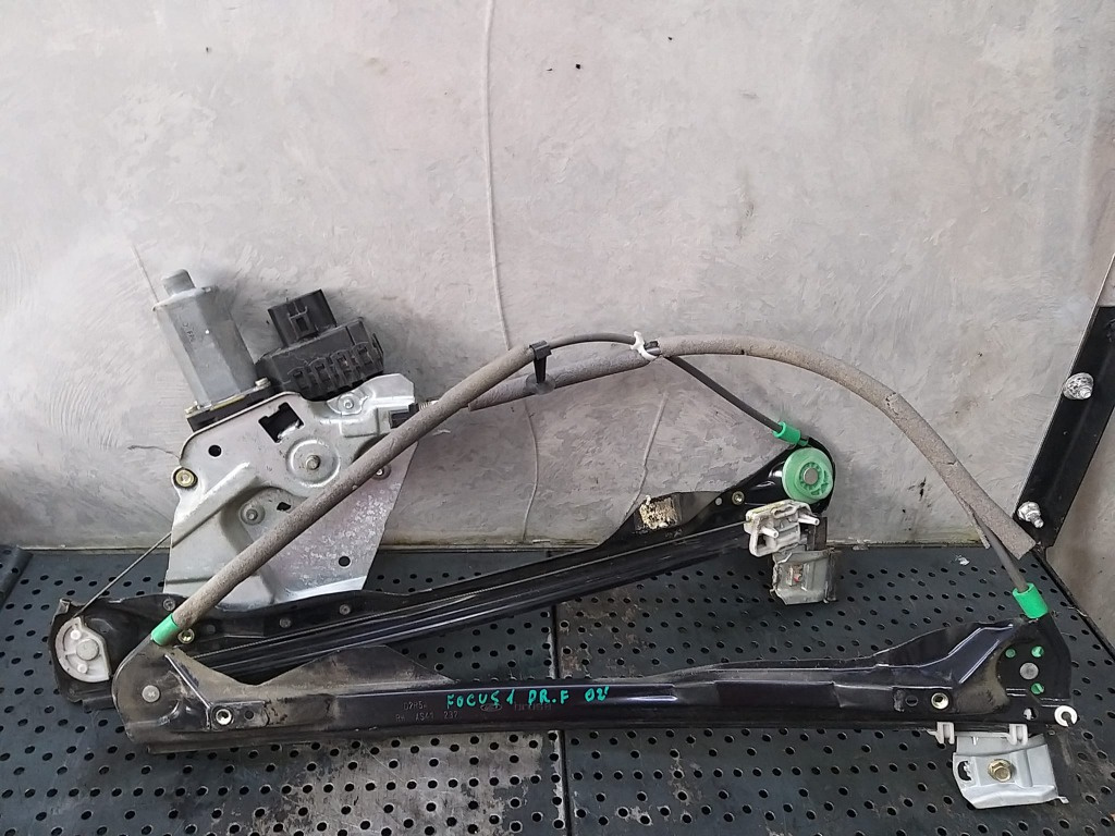 Macara cu motoras dreapta fata ford focus 1 xs4123200