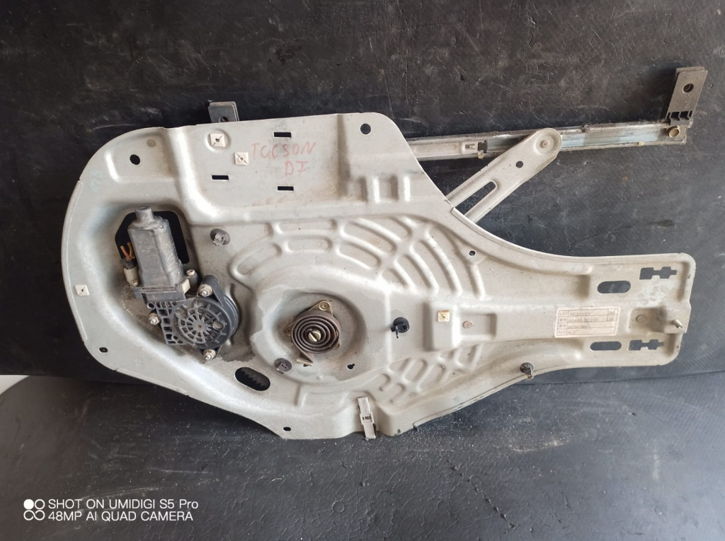 Macara cu Motoras dreapta fata Hyundai Tucson prima generatie [2004 - 2010] - COD 824802e010