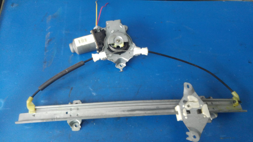 Macara cu motoras dreapta fata nissan note e11 2004-2013 400926b