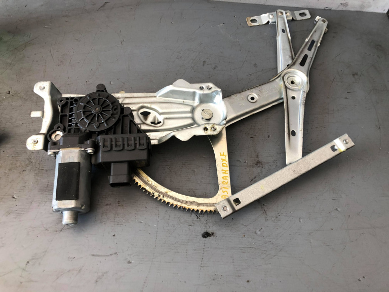 Macara cu motoras dreapta fata opel astra h 13101481