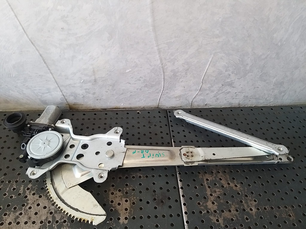 Macara cu motoras dreapta fata suzuki swift 3 8343063j00 2621003370