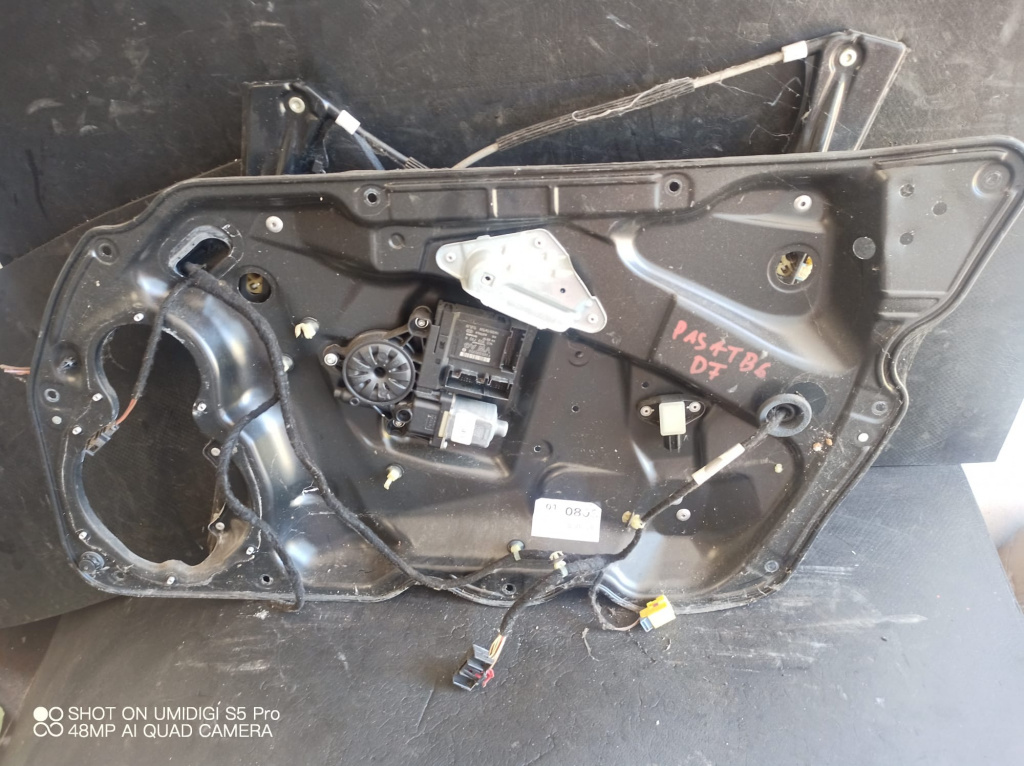 Macara cu motoras dreapta fata , Vw Passat COD-3C1837756K, 1K0959702AR