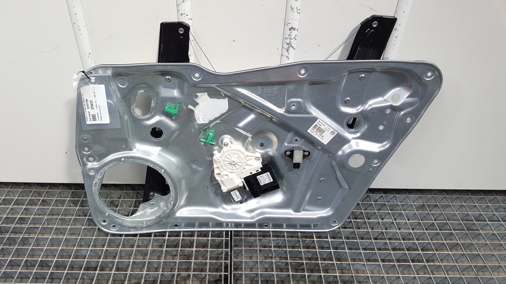 Macara cu motoras dreapta fata, Vw Tiguan (5N) cod 5N1837730B (id:375412)