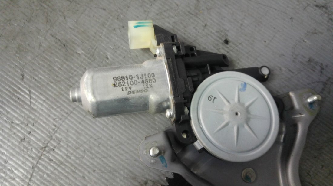 Macara cu motoras stanga fata hyundai i20 98810-1j100