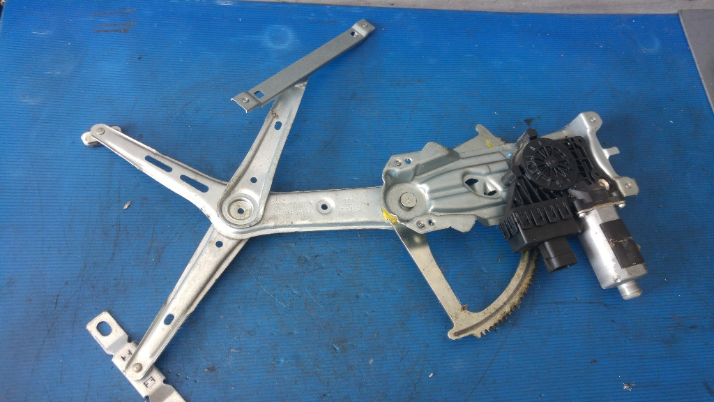 Macara cu motoras stanga fata opel astra h 13100417lh 13101480lh
