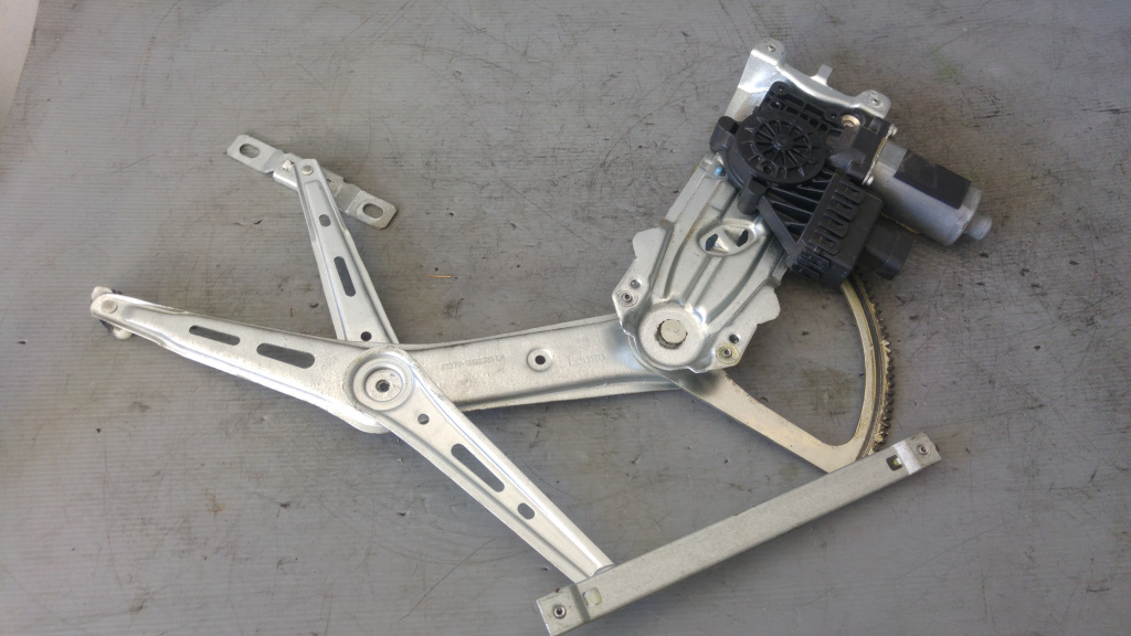 Macara cu motoras stanga fata opel zafira b 13132434lh