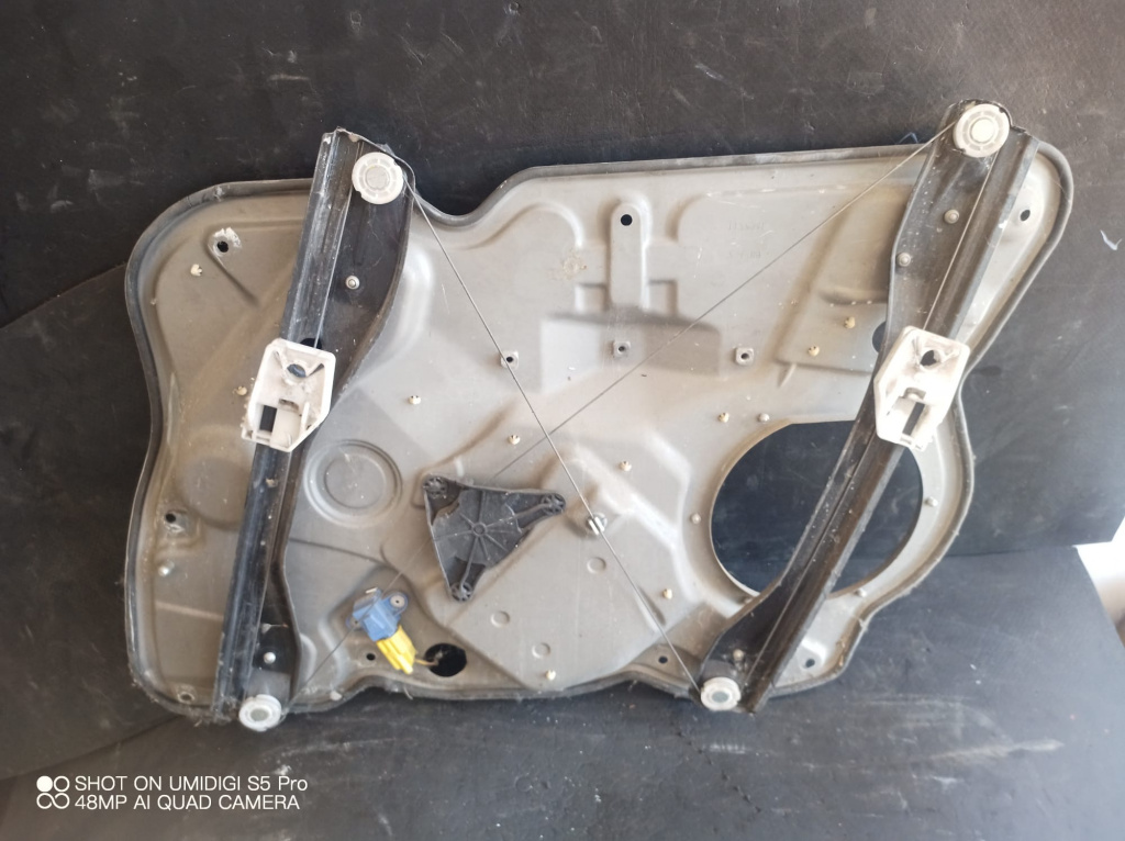 Macara cu motoras stanga fata Skoda Octavia 2 Combi COD -1Z1837655