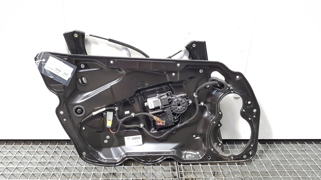 Macara cu motoras stanga fata, Vw Passat Variant (365) 3AA837755
