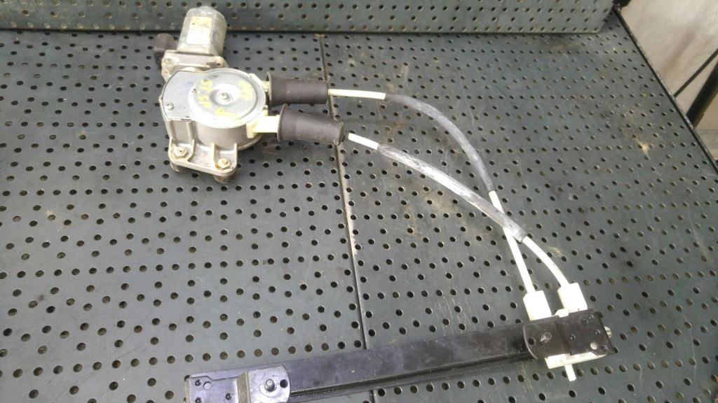 Macara cu motoras stanga spate alfa romeo 147 937 467397950