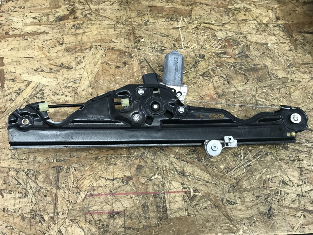 Macara cu Motoras stanga spate BMW E60 sedan 2009 (7184743S)