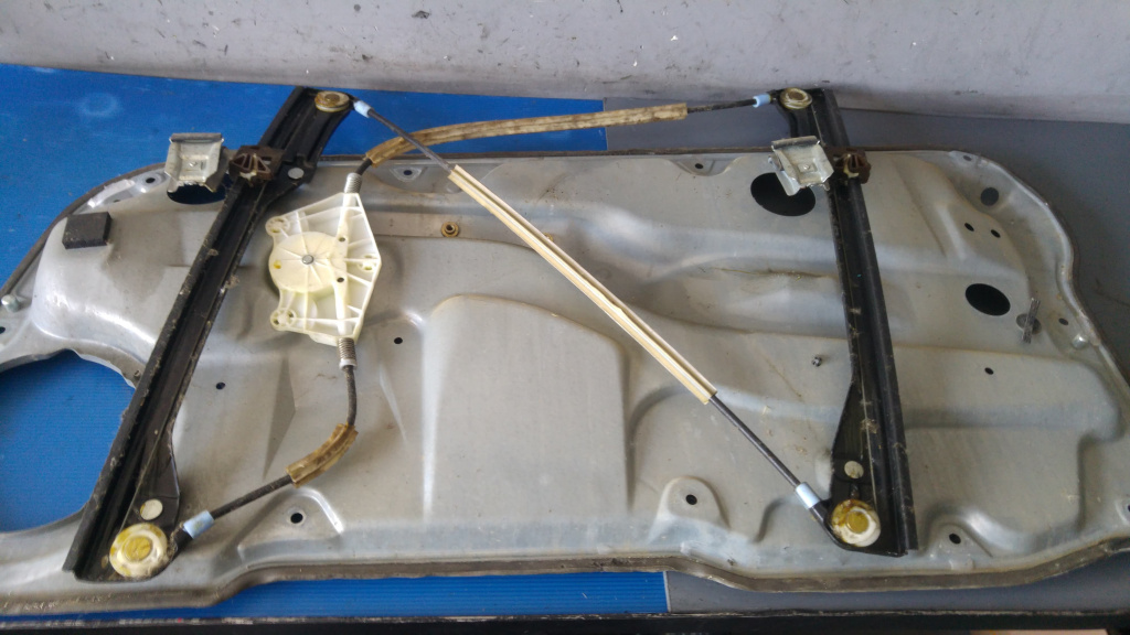 Macara cu motoras stanga vw golf 4 2 usi